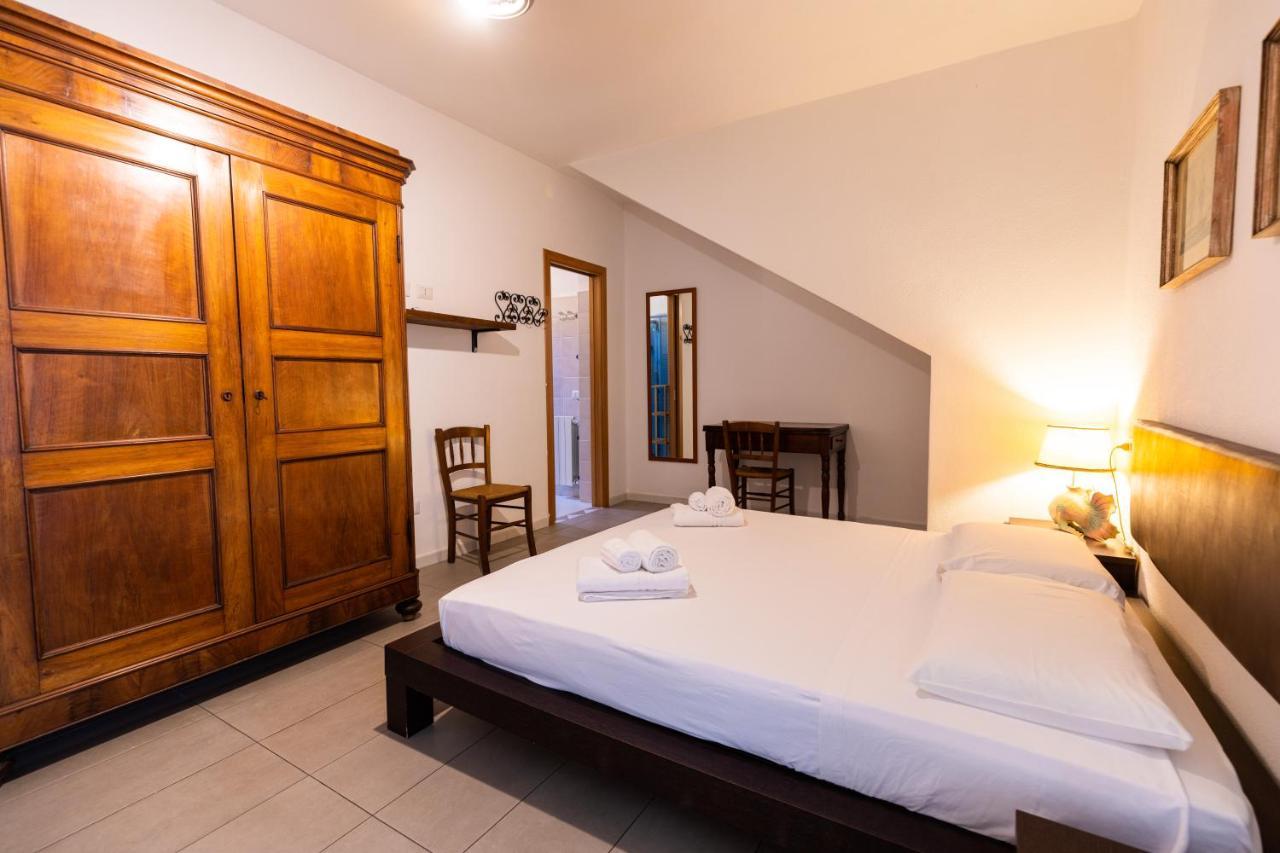 Theo'S Rooms Olbia Bagian luar foto